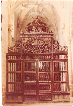 Reja_de_la_capilla_del_Rosario._Foto_agosto_de_1977._Custom