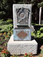 Monumentos (14). Al Doctor Guigou