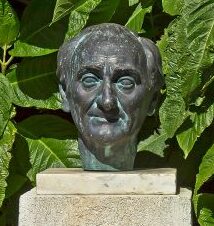Monumentos (13). A Ramón Gil Roldán