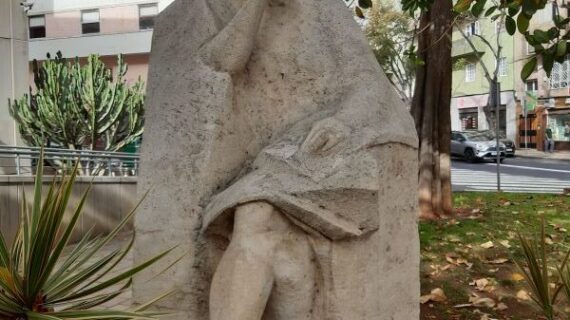 Monumentos (16). A Dácil Vilar Borges