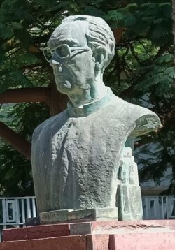 Monumentos (21). Al Padre Eguiraun
