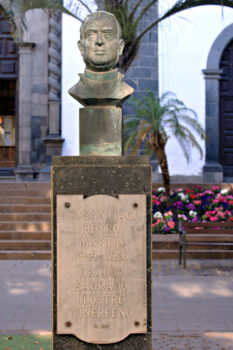 Monumentos (19). A Santiago Beyro