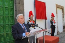 Descubrimiento de una placa en el Cementerio de San Rafael y San Roque