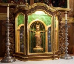 Virgen de la Consolación en la Iglesia de la Concepción Custom