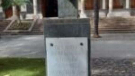 Monumentos (11). A Patricio Estévanez Murphy