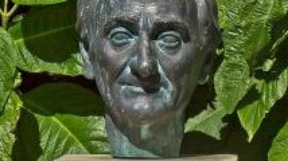 Monumentos (13). A Ramón Gil Roldán