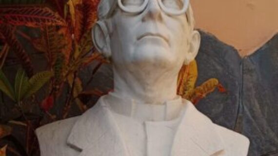 Monumentos (24). Al sacerdote don Onésimo Bethencourt