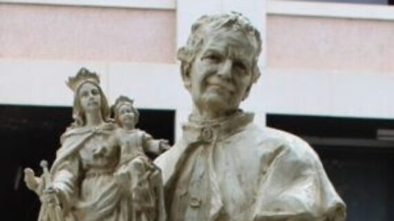 Monumentos (26). A San Juan Bosco