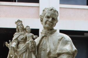 Monumentos (26). A San Juan Bosco