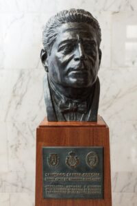 Monumentos (31). A Santiago Sabina Corona.