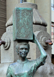 Monumentos (42). A las aguadoras