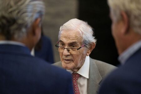 Antonio Salgado presenta «La prehistoria del alumbrado y de la electricidad en Canarias»